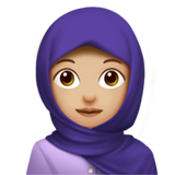 Femme Avec Foulard (peau moyennement claire)