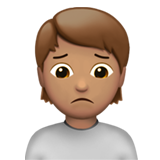 Femme Fronçant Les Sourcils (peau légèrement mate)
